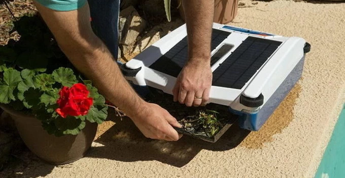 Solar Pool Skimmer