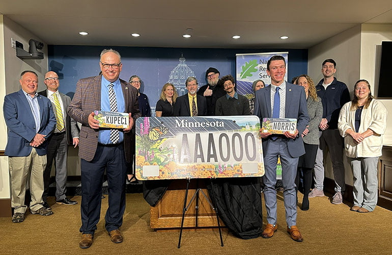 Minnesota legislators propose nation's first solar-themed license plate